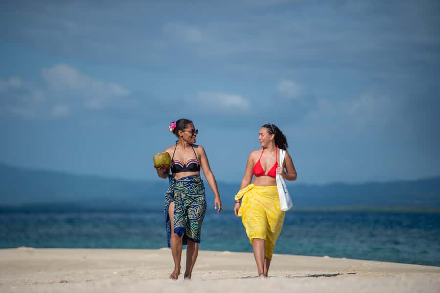 Denarau: Oolala Cruises Day Cruise - Glass-Bottom Boat, Kayaks, and Paddleboards