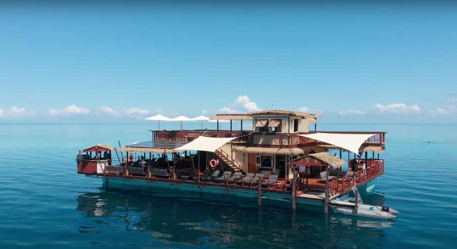 Denarau: Seventh Heaven Floating Bar Day Trip - A friendly crew makes the difference