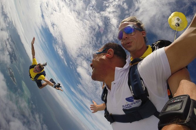 Extreme 12000ft Tandem Jump (45 seconds free fall) - What the 12,000-foot jump is really like