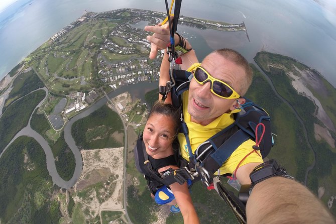 Extreme 12000ft Tandem Jump (45 seconds free fall) - Who will enjoy this most