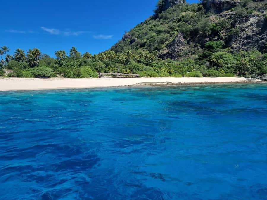 Fiji: Authentic Fijian Day Cruise by Boat - Monu Island and the deep sea cove