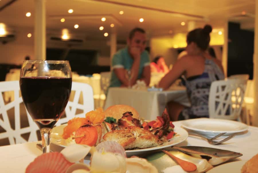 Fiji: Captain Cook Cruises Sunset Dinner Cruise - What dinner is really like