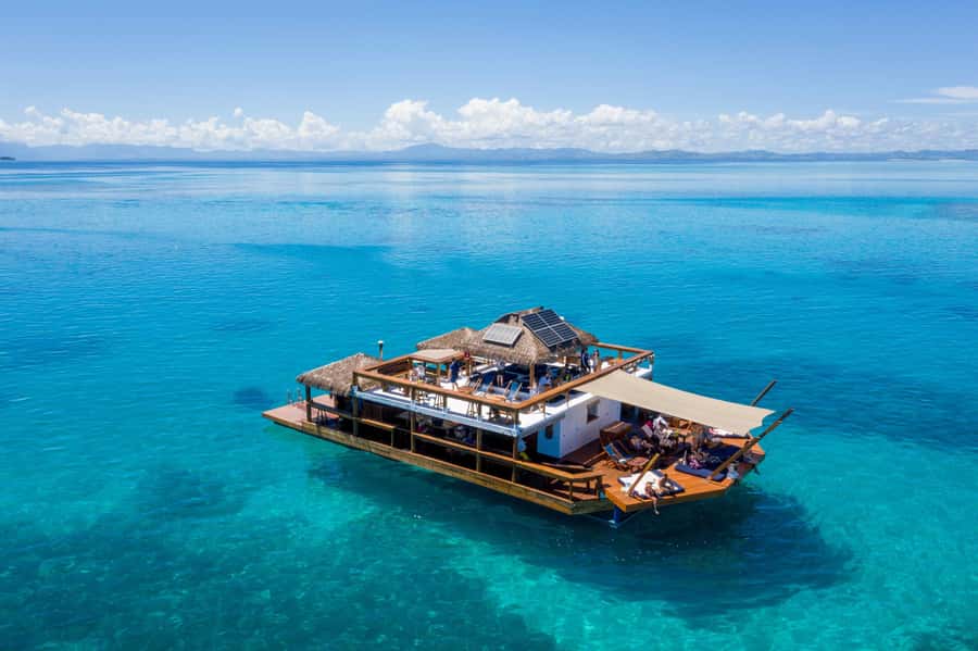 Fiji: Cloud 9 Floating Bar and Pizzeria Day Trip - Sunbeds, day beds, and the choice between peace and party