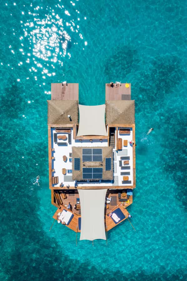 Fiji: Cloud 9 Floating Bar and Pizzeria Day Trip - The DJ sets and the social side of the day