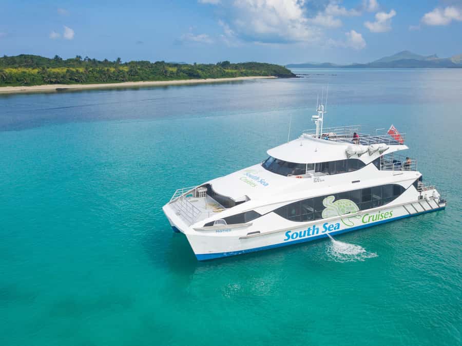 Fiji: Yasawa Islands Explorer Cruise with Lunch - A fast catamaran with a long day ahead