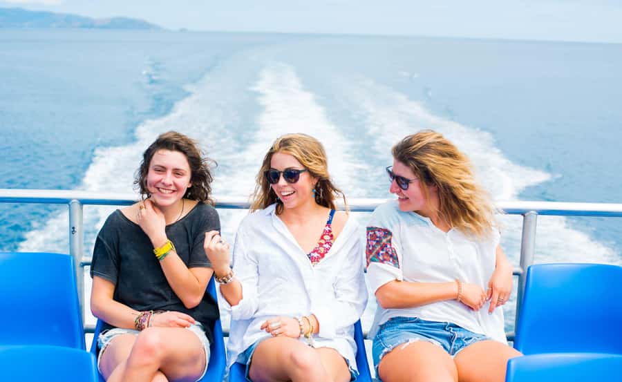 Fiji: Yasawa Islands Explorer Cruise with Lunch - Lunch, drinks, and what to expect onboard