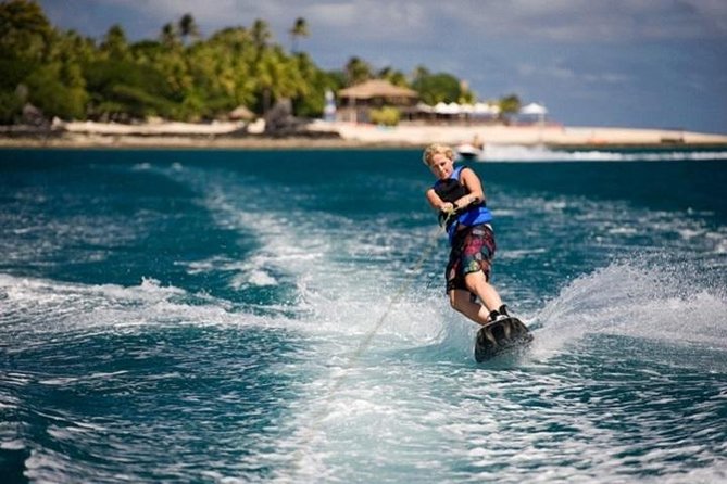 Full Day Castaway Island with Lunch - Arriving on Castaway Island, also called Qalito