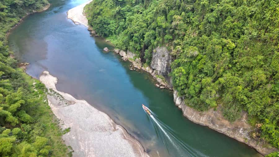 Jewel Of Fiji: Boat, Raft & Waterfall Culture Tour w/Lunch - A long-boat ride through rainforest and canyon country