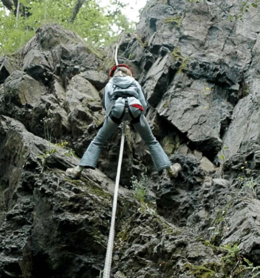 Nadi: Abseiling, Zipline, and Cave Tour with Meal - The 40-meter drop into Tau Caves