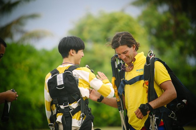 Skydive Fiji Legend 13000ft Tandem Jump (60 seconds free fall) - Sixty seconds of freefall over Fiji