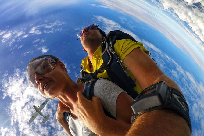 Skydive Fiji Legend 13000ft Tandem Jump (60 seconds free fall) - The parachute ride slows everything down