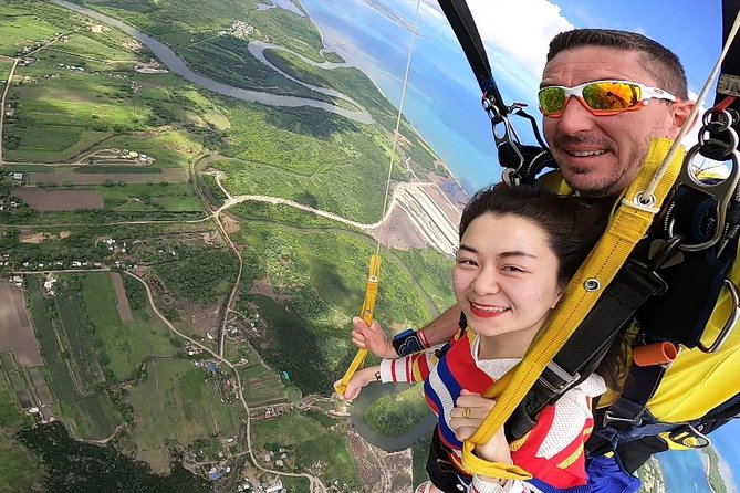 Skydive Fiji Radical 10000ft Tandem Jump (30 seconds free fall) - The freefall over Denarau Island