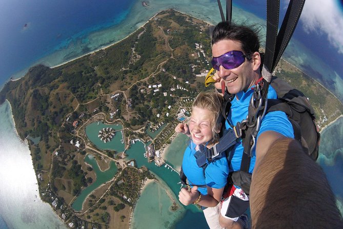 Skydive Fiji Radical 10000ft Tandem Jump (30 seconds free fall) - The parachute ride and landing at Denarau
