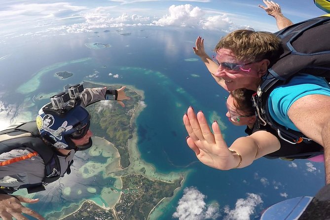 Skydive Fiji Radical 10000ft Tandem Jump (30 seconds free fall) - Deciding if the camera packages are worth it