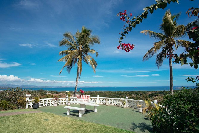 Vuda Lookout, Vesisei Village, Market, Temple & Garden of Sleeping Giant Tour - Guides, vehicles, and the value of the commentary